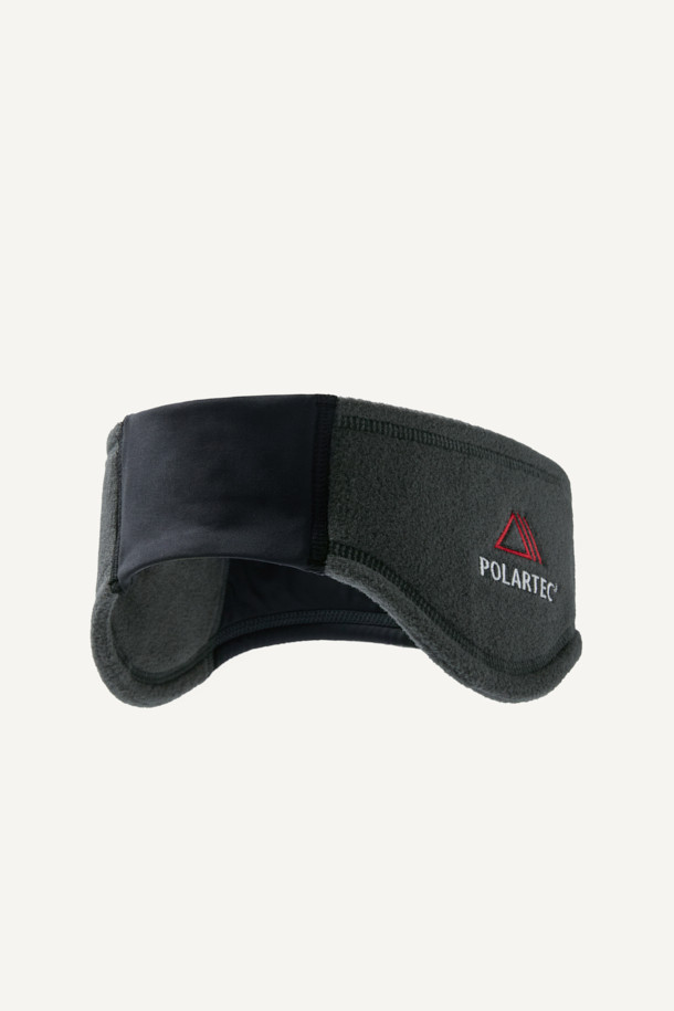 워크 폴라텍 헤드밴드는 야외 작업 및 겨울철 활동에 적합한 헤드밴드입니다. 폴라텍 플리스 소재를 사용하여 보온, 흡습, 속건, 통기성을 갖췄으며, 부드러운 촉감을 선사합니다. 200 시리즈 및 100 시리즈 두께로 제공되며, 블랙과 그린 두 가지 색상으로 만나볼 수 있습니다. 안쪽 쿨코어 땀받이 원단과 뒤쪽 스판 원단으로 편안한 착용감을 제공하며, 무게는 25g입니다.  볼디스트 심볼, 폴라텍 자수, 폴라텍 직조 라벨 디자인으로 포인트를 더했으며, 등산룩, 캐주얼, 고프코어, 미니멀 스타일을 즐기는 분들께 추천합니다.
