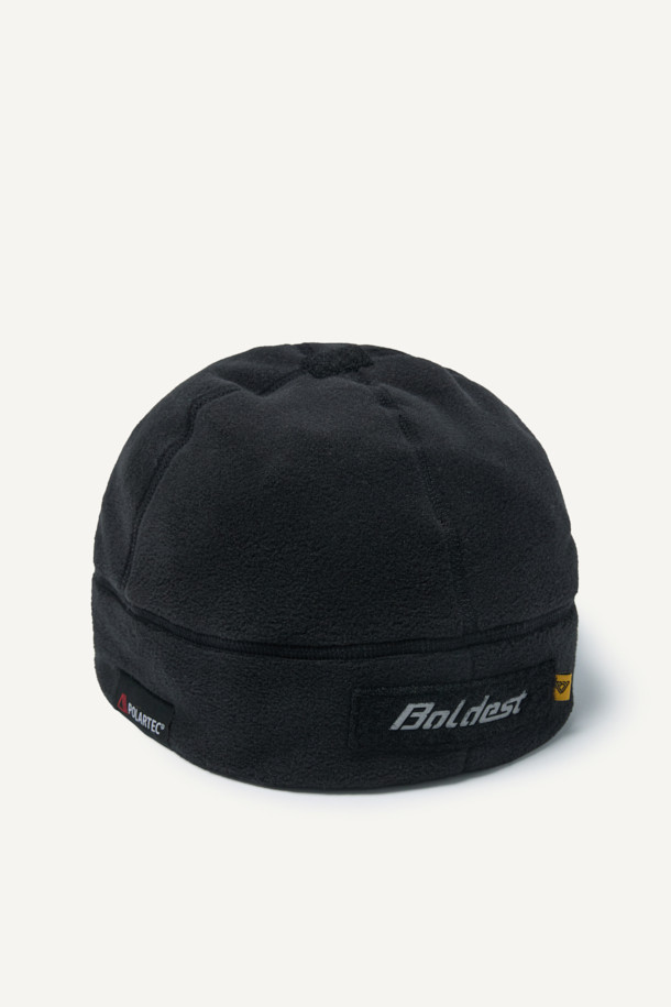 워크 폴라텍 비니는 작업, 아웃도어 활동, 일상에서 폭넓게 활용 가능한 모자입니다. 부드러운 촉감의 폴라텍 플리스 소재로 제작되어 겨울철에도 뛰어난 보온성과 통기성을 제공하며, 체온 조절에 도움을 줍니다. 블랙, 그린, 오렌지 3가지 색상으로 출시되었으며, 가볍고 내구성이 뛰어나며 관리가 편리합니다. 특히 야간 활동 시 안전성을 높이는 재귀반사 프린트와 브랜드 라벨, 그리고 벨크로 디테일이 돋보입니다. 등산룩, 캠핑룩, 출근룩 등 다양한 TPO에 캐주얼, 미니멀, 고프코어 스타일을 더해 스타일리시하게 연출할 수 있습니다. 무게는 35g으로 활동성을 높였습니다.
