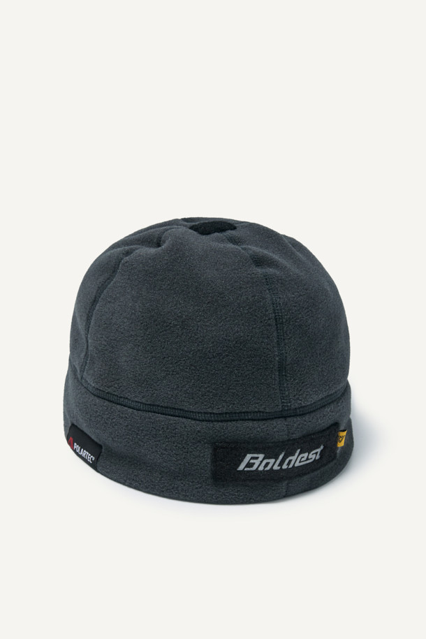 워크 폴라텍 비니는 혹한의 추위 속에서도 따뜻함과 스타일을 놓치지 않는 겨울철 필수템입니다. 부드러운 폴라텍 플리스 소재로 제작되어 뛰어난 보온성과 통기성을 제공하며, 깊은 모자 깊이로 머리를 포근하게 감싸줍니다. 블랙, 그린, 오렌지 3가지 세련된 컬러로 출시되어 등산, 캠핑, 출근 등 다양한 TPO에 활용 가능하며, 캐주얼, 미니멀, 고프코어 스타일을 모두 소화합니다. 35g의 가벼운 무게와 뛰어난 내구성, 관리의 편리함은 물론, 벨크로, 재귀반사 프린트, 브랜드 라벨 디테일로 디자인 완성도를 높였습니다. 야간에도 안전한 야간 가시성을 확보하여, 작업용, 아웃도어 활동, 일상생활에서 폭넓게 활용할 수 있습니다.
