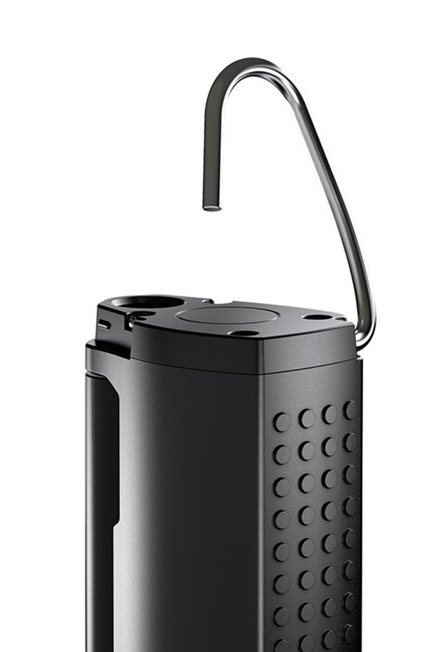 W7R Work (더블유세븐알 워크)는 캠핑 및 작업 시 유용한 다기능 LED 라이트입니다. 180도 접이식, 270도 회전이 가능하며, 마그네틱 부착과 후크 방식을 지원하여 다양한 환경에서 편리하게 사용할 수 있습니다. IP54 방수/방진 등급으로 제작되어 야외 활동에도 안심하고 사용할 수 있으며, UV 라이트 기능을 포함합니다. 2500mAh 배터리로 최대 5시간 사용 가능하며, USB-C 충전 방식을 지원합니다. 본체와 충전 케이블이 구성품으로 제공됩니다.
