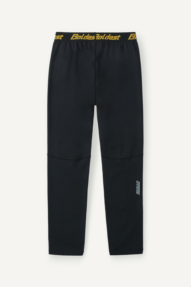 겨울철 스포츠 및 피트니스 활동에 최적화된 윈터 베이스레이어 하의입니다. 뛰어난 보온성과 신축성, 내구성을 갖춘 폴리에스테르 및 스판덱스 혼방 소재로 제작되었습니다. ENGINEERED DIVISION 인체공학 패턴과 메로스티치 봉제 기술을 적용하여 활동성을 높였으며, 부드러운 촉감의 브러시 안감으로 편안한 착용감을 제공합니다. 슬림핏 테크핏 디자인과 E-BAND 밴딩으로 안정적인 착용감을 선사하며, 볼디스트 심볼 로고 프린팅으로 스포티한 스타일을 더했습니다. 피트니스룩 또는 겨울 데일리룩으로 활용하기 좋은 미니멀한 디자인의 긴바지입니다.
