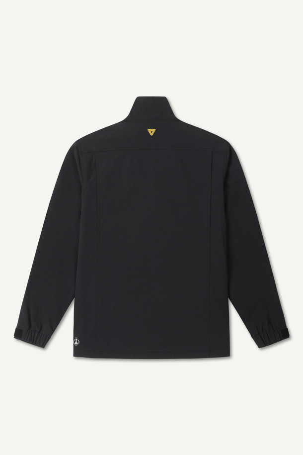 안티케미컬 재킷은 작업, 일상에서 활용 가능한 남녀 공용 자켓입니다. 스포티와 밀리터리 무드를 동시에 느낄 수 있으며, 블랙 컬러의 무지 디자인으로 제작되었습니다. 나일론 소재를 사용하여 부드러운 촉감을 제공하며, 스탠다드핏과 긴 소매 기장으로 편안한 착용감을 선사합니다. 방수, 발수, 화학물질 보호 기능을 갖춰 작업 환경에서 안전하게 사용할 수 있으며, 총 11개의 다수 포켓, 펜꽂이 포켓, 재귀반사 프린트, 액션분량, YKK 스냅/지퍼 디테일로 실용성을 높였습니다. 출근룩, 워크웨어, 스포티, 미니멀 스타일을 즐겨 입는 분들께 추천합니다.
