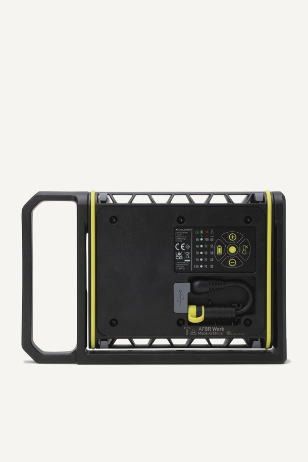 AF8R(에이 에프 에이트 알) 워크 라이트 기프트 박스는 캠핑이나 작업 시 유용한 작업등입니다. 최대 4000루멘의 밝기를 제공하며 5단계로 조절하여 필요에 맞는 밝기를 설정할 수 있습니다. IP67 등급의 방수/방진 기능을 갖춰 야외에서도 안심하고 사용할 수 있으며, 최대 14시간(Low Power) 사용 가능한 충전식 제품입니다. 알루미늄 소재로 제작되었으며, 블랙과 화이트 두 가지 색상으로 출시되었습니다. 본체, 충전 케이블, AC 전원 어댑터, 디퓨저 렌즈, 휴대용 케이스가 구성품으로 제공됩니다.
