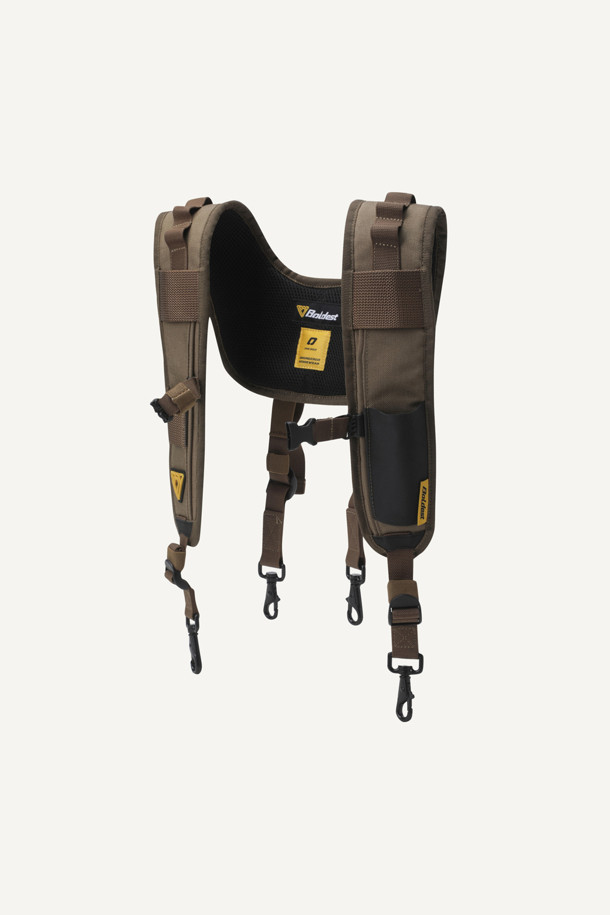 뉴 워크 E.D.C 서스펜더는 작업의 효율성을 높여주는 공구 수납 서스펜더입니다. 1050D 나일론 소재와 에어메쉬 안감으로 제작되어 통기성이 뛰어나며, 하중 분산 및 쿠셔닝 기능을 제공합니다. 브라운과 블랙 두 가지 색상으로 출시되었으며 웨빙, 벨크로, 심볼 와펜 등의 디자인 요소가 돋보입니다. 스트레치 웨빙, 다양한 수납공간, 툴벨트 호환 기능을 갖춰 워크웨어, 캐주얼, 미니멀 스타일을 즐겨 입는 분들께 적합합니다. 벨크로와 쌍올직 잠금 방식을 적용했으며, 웨빙고리, 벨크로 여밈걸이, 펜꽂이, 다용도걸이 등 실용적인 수납 기능을 제공합니다.
