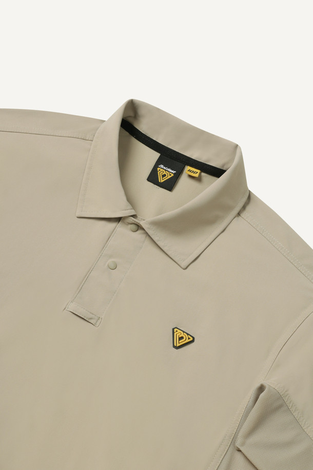 베이지 컬러의 워크 쿨링 폴로 반팔 티셔츠입니다. 스포티한 스타일로 작업용 및 일상복으로 활용 가능하며, 여름철 시원하게 착용할 수 있습니다. 나일론과 폴리우레탄 혼방 소재로 제작되어 부드러운 촉감과 뛰어난 신축성을 자랑하며, 흡습, 냉감, 속건, 통기성 기능을 제공합니다. 스탠다드핏, 반소매, 폴로넥 디자인에 얇은 두께로 제작되었으며, 펜꽂이 포켓, 벨크로 시스템, 재귀반사 프린트, 메쉬 소재를 적용하여 실용성을 높였습니다. 출근룩, 워크샵룩, 캐주얼, 미니멀 스타일을 선호하는 분들께 추천합니다.
