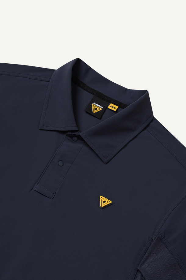 네이비 컬러의 워크 쿨링 폴로 반팔 티셔츠입니다. 여름철 워크웨어와 일상복으로 활용하기 좋은 스탠다드핏의 폴로 티셔츠로, 나일론과 폴리우레탄 혼방 소재로 제작되어 부드러운 촉감과 뛰어난 신축성을 자랑합니다. 흡습, 속건, 냉감, 통기성 기능을 갖춰 쾌적한 착용감을 제공하며, YKK 스냅 버튼, 펜꽂이 포켓, 벨크로 시스템, 3M 재귀반사 프린트, 메쉬 소재 통기성 등 다양한 디테일이 돋보입니다. 스포티하고 미니멀한 디자인으로 워크샵룩, 여행룩 등 다양한 TPO에 활용할 수 있습니다.
