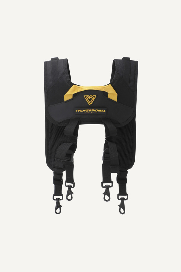 뉴 워크 E.D.C 서스펜더는 1050D 나일론사를 사용하여 내구성을 높였으며, 에어메쉬 안감으로 통기성을 확보하여 쾌적한 착용감을 제공합니다. 작업, 일상, 출근룩, 워크샵룩, 해외 출장룩 등 다양한 TPO에 적합하며 워크웨어, 미니멀, 캐주얼 스타일을 연출할 수 있습니다. E.D.C POCKET SYSTEM을 통해 수납 기능을 강화했으며, 툴벨트 호환이 가능합니다. 웨빙, 벨크로, 메쉬, 심볼 와펜 등의 디자인 디테일이 돋보이며, 스트레치 웨빙과 행거루프, 다양한 수납공간(웨빙 고리, 벨크로 여밈 걸이, 펜꽂이, 다용도 걸이)을 제공합니다.
