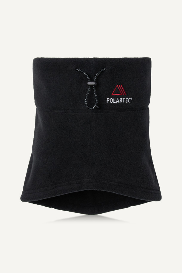 워크 폴라텍 브레서블 넥워머는 겨울철 보온성을 책임지는 필수템입니다. 폴라텍 200 시리즈 소재와 부드러운 플리스 소재를 사용하여 뛰어난 보온성과 부드러운 촉감을 선사합니다. 뒤쪽 사이즈 조절 기능과 E스트링, 스토퍼 여밈 방식으로 착용감을 높였으며, 안쪽에는 매쉬 소재를 덧대어 통기성을 더했습니다. 워킹, 일상, 등산, 캠핑 등 다양한 TPO와 캐주얼, 미니멀, 고프코어 스타일을 아우르는 활용도 높은 넥워머로, 무게는 약 100g입니다.
