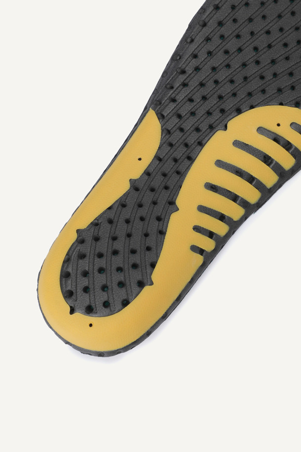 **워크 항균소취 인솔**은 워킹과 일상생활에 적합한 인솔입니다. 블랙과 민트 두 가지 색상으로 제공되며, EVA와 TPU 소재를 사용하여 제작되었습니다. 타공 패턴으로 통기성을 높였으며, 오솔라이트 소재와 TPU 힐컵, 중족부 아치 서포트가 편안함을 더합니다. 항균, 소취 기능으로 위생적이며, 경량 설계와 흡습 기능으로 쾌적한 착용감을 선사합니다. 산책룩과 피트니스룩은 물론 캐주얼, 미니멀, 스포티 스타일에도 잘 어울립니다.
