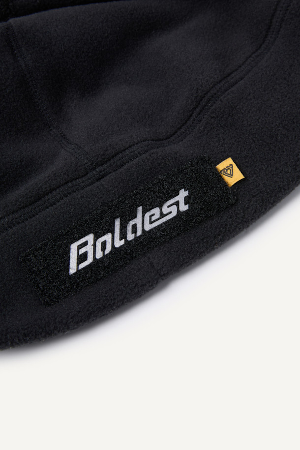 워크 폴라텍 비니는 작업, 아웃도어 활동, 일상에서 폭넓게 활용 가능한 모자입니다. 부드러운 촉감의 폴라텍 플리스 소재로 제작되어 겨울철에도 뛰어난 보온성과 통기성을 제공하며, 체온 조절에 도움을 줍니다. 블랙, 그린, 오렌지 3가지 색상으로 출시되었으며, 가볍고 내구성이 뛰어나며 관리가 편리합니다. 특히 야간 활동 시 안전성을 높이는 재귀반사 프린트와 브랜드 라벨, 그리고 벨크로 디테일이 돋보입니다. 등산룩, 캠핑룩, 출근룩 등 다양한 TPO에 캐주얼, 미니멀, 고프코어 스타일을 더해 스타일리시하게 연출할 수 있습니다. 무게는 35g으로 활동성을 높였습니다.
