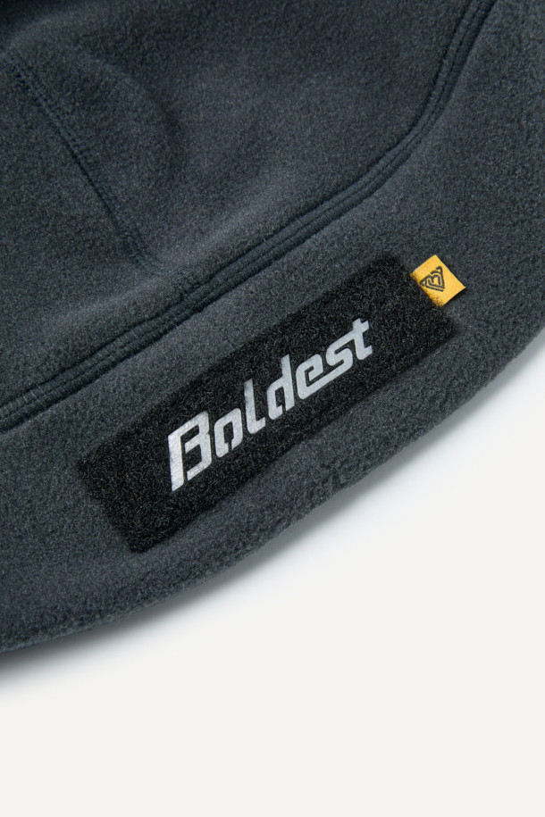 워크 폴라텍 비니는 혹한의 추위 속에서도 따뜻함과 스타일을 놓치지 않는 겨울철 필수템입니다. 부드러운 폴라텍 플리스 소재로 제작되어 뛰어난 보온성과 통기성을 제공하며, 깊은 모자 깊이로 머리를 포근하게 감싸줍니다. 블랙, 그린, 오렌지 3가지 세련된 컬러로 출시되어 등산, 캠핑, 출근 등 다양한 TPO에 활용 가능하며, 캐주얼, 미니멀, 고프코어 스타일을 모두 소화합니다. 35g의 가벼운 무게와 뛰어난 내구성, 관리의 편리함은 물론, 벨크로, 재귀반사 프린트, 브랜드 라벨 디테일로 디자인 완성도를 높였습니다. 야간에도 안전한 야간 가시성을 확보하여, 작업용, 아웃도어 활동, 일상생활에서 폭넓게 활용할 수 있습니다.
