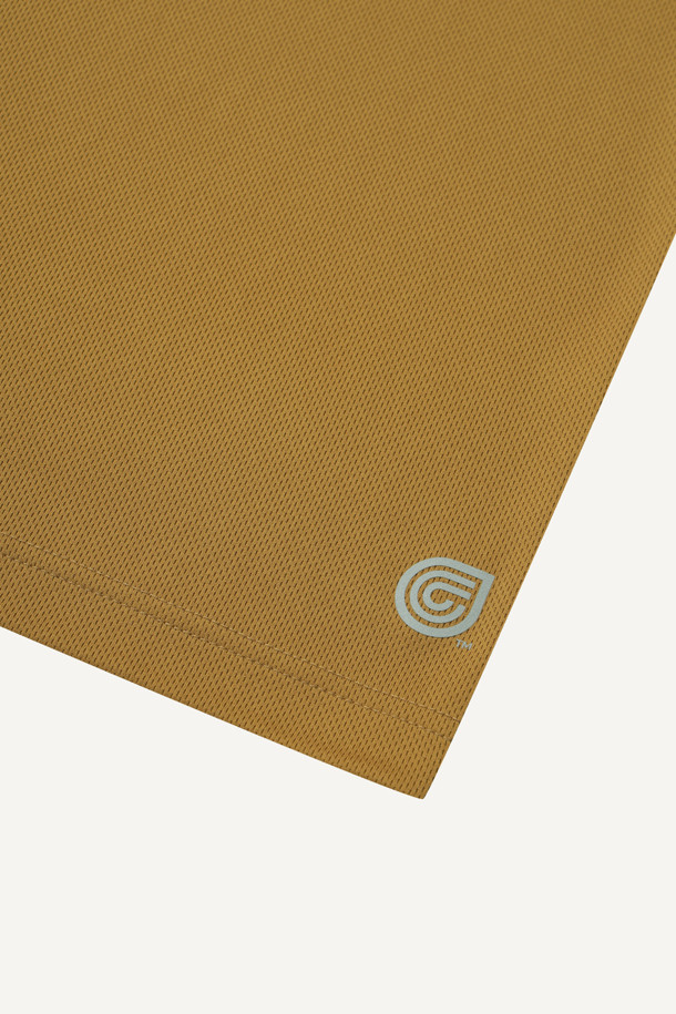 베이직 스타일의 쿨코어 긴팔 티셔츠입니다. 사계절용으로, 워크웨어, 일상, 스포츠 활동에 적합합니다. 스탠다드핏에 라운드넥 디자인이며, 얇은 두께감으로 편안한 착용감을 제공합니다. 쿨코어 소재로 냉감, 흡습, 속건 기능을 갖췄으며, 경량성과 재귀반사 기능으로 안전성을 높였습니다. 겨드랑이 활동 패턴, 더블 스티치 봉제, 펜 포켓, 벨크로 시스템, 브랜드 로고 디테일이 특징입니다. 산책룩, 피트니스룩, 캐주얼, 미니멀, 워크웨어 스타일 연출에 활용해보세요.
