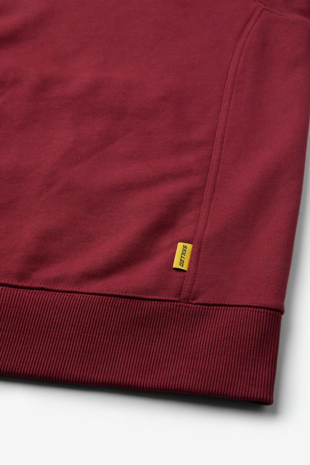 **워크 후드 스웻셔츠**는 일상과 워킹에 모두 활용 가능한 상의입니다. 버건디와 블랙 두 가지 색상으로 출시되었으며, 스포티하면서도 캐주얼한 스타일을 연출합니다. 컴포트핏으로 편안한 착용감을 제공하며, 면, 폴리에스터, 나일론 혼방 소재로 제작되어 부드러운 촉감을 자랑합니다. 금속 스냅 후드, 4구 펜포켓, 캥거루 포켓, 소매 펜꽂이 포켓 등 실용적인 디테일이 돋보이며, 볼디스트 심볼 라벨로 포인트를 더했습니다. 출근룩과 산책룩, 워크웨어 스타일을 즐겨 입는 분들께 추천합니다.
