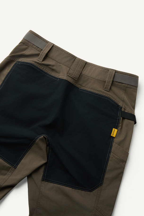 라이트워크 일렉트릭션 팬츠는 남성용 워크웨어 스타일의 긴바지로, 봄, 여름, 가을 계절에 적합합니다. 카키와 블랙 두 가지 색상으로 출시되었으며, 컴포트핏으로 편안한 착용감을 제공합니다. 내구성이 뛰어나고 스트레치 기능이 있으며, 총 8개의 수납 포켓을 갖춰 실용성을 높였습니다. 무릎 패드 탈부착이 가능하며, YKK 지퍼와 벨트고리 D링을 적용하여 편의성을 더했습니다. 작업용, 일상, 출근룩, 워크샵룩, 캠핑룩 등 다양한 TPO에 맞춰 캐주얼, 미니멀 스타일로 연출할 수 있습니다.
