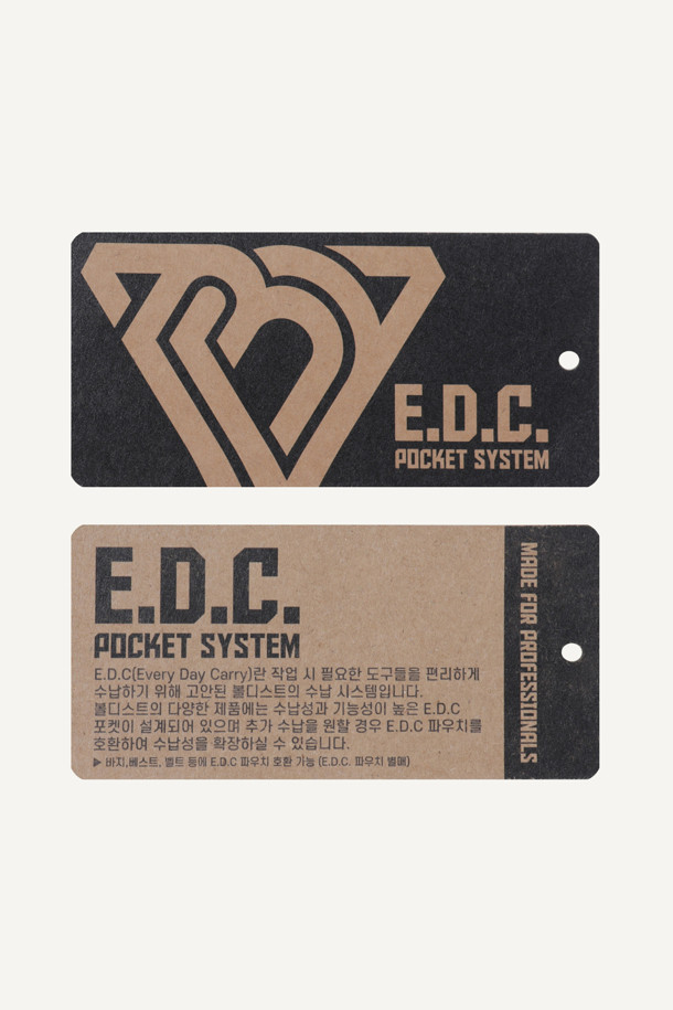 뉴 워크 E.D.C 서스펜더는 작업의 효율성을 높여주는 공구 수납 서스펜더입니다. 1050D 나일론 소재와 에어메쉬 안감으로 제작되어 통기성이 뛰어나며, 하중 분산 및 쿠셔닝 기능을 제공합니다. 브라운과 블랙 두 가지 색상으로 출시되었으며 웨빙, 벨크로, 심볼 와펜 등의 디자인 요소가 돋보입니다. 스트레치 웨빙, 다양한 수납공간, 툴벨트 호환 기능을 갖춰 워크웨어, 캐주얼, 미니멀 스타일을 즐겨 입는 분들께 적합합니다. 벨크로와 쌍올직 잠금 방식을 적용했으며, 웨빙고리, 벨크로 여밈걸이, 펜꽂이, 다용도걸이 등 실용적인 수납 기능을 제공합니다.
