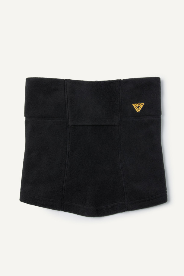 워크 폴라텍 브레서블 넥워머는 겨울철 보온성을 책임지는 필수템입니다. 폴라텍 200 시리즈 소재와 부드러운 플리스 소재를 사용하여 뛰어난 보온성과 부드러운 촉감을 선사합니다. 뒤쪽 사이즈 조절 기능과 E스트링, 스토퍼 여밈 방식으로 착용감을 높였으며, 안쪽에는 매쉬 소재를 덧대어 통기성을 더했습니다. 워킹, 일상, 등산, 캠핑 등 다양한 TPO와 캐주얼, 미니멀, 고프코어 스타일을 아우르는 활용도 높은 넥워머로, 무게는 약 100g입니다.
