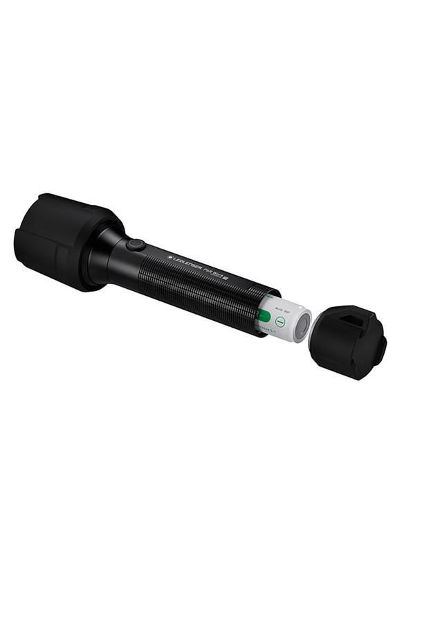 P6R Work (피식스알 워크) 플래시라이트는 캠핑 및 작업용으로 적합한 블랙 컬러의 공용 제품입니다. IP68 등급의 방수 방진 기능을 갖춰 극한 환경에서도 문제없이 사용할 수 있으며, 850루멘의 밝기로 강력한 빛을 제공합니다. 충전식 배터리를 사용하며, 고무 커버와 렌즈 보호 쉴드로 내구성을 높였습니다. POWER, Mid Power, Low Power, BOOST, BLINK, STROBE, POSITION, S.O.S 등 다양한 조명 모드를 지원하여 상황에 맞춰 활용 가능하며, 본체, 충전 케이블, 충전 스테이션, 손목 스트랩, 휴대용 파우치로 구성되어 있습니다.
