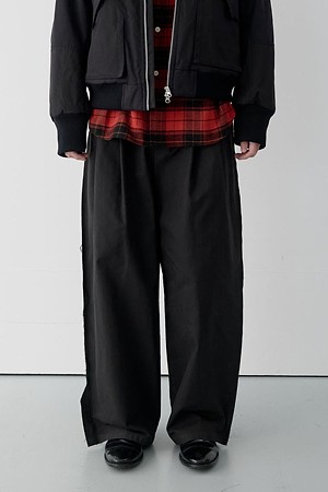 [RE;CODE 남성] Sleeve-Patched Chino Pants_BLACK-a