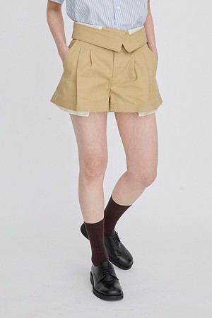 [RE;CODE 여성] Turn-Over Two Tuck Shorts_BEIGE-a