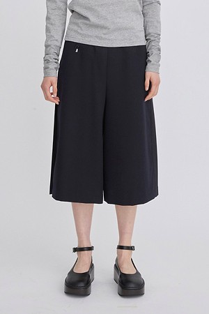 [RE;CODE 여성] Faux-Skirt Pants_NAVY-a