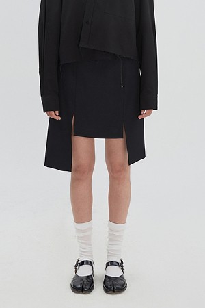 [RE;CODE 여성] Vertical Paneled Midi Skirt_BLACK-a
