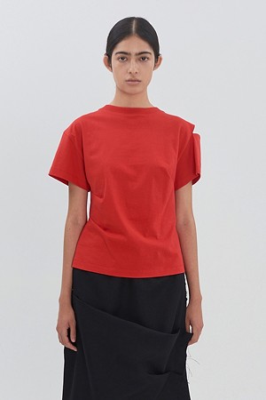 [RE;CODE 여성] Backward Shoulder Slit Shirring Top_RED-a