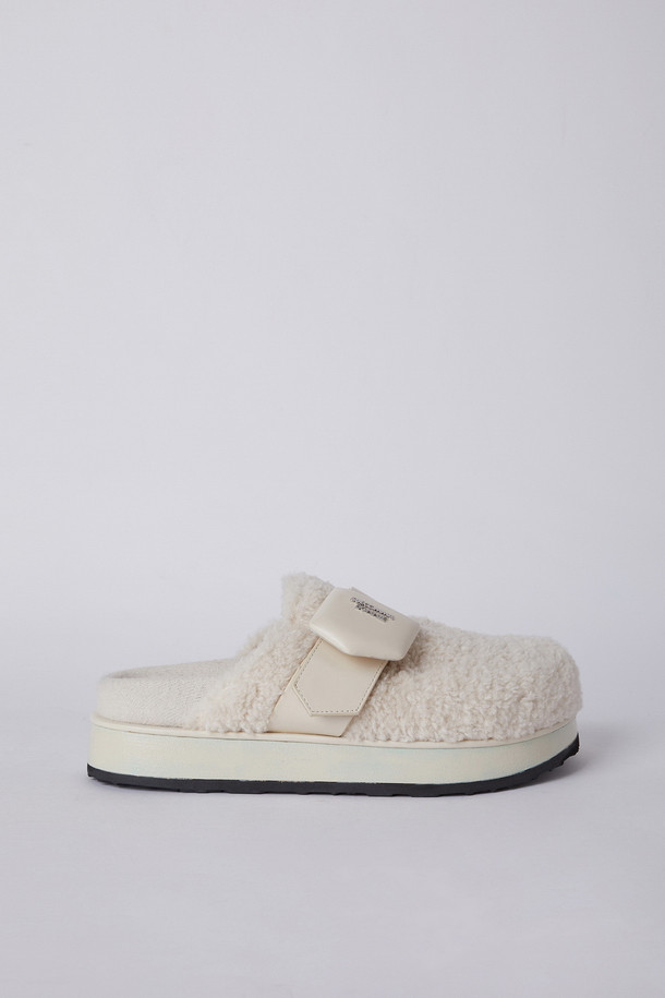 SUECOMMA BONNIE - 샌들 - Polygon buckle mule(ivory)