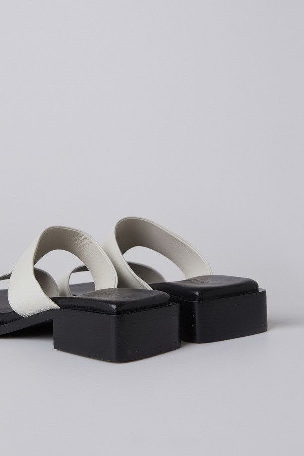 SUECOMMA BONNIE - 샌들/뮬 - [셀럽착용]Square toe sandal(white)