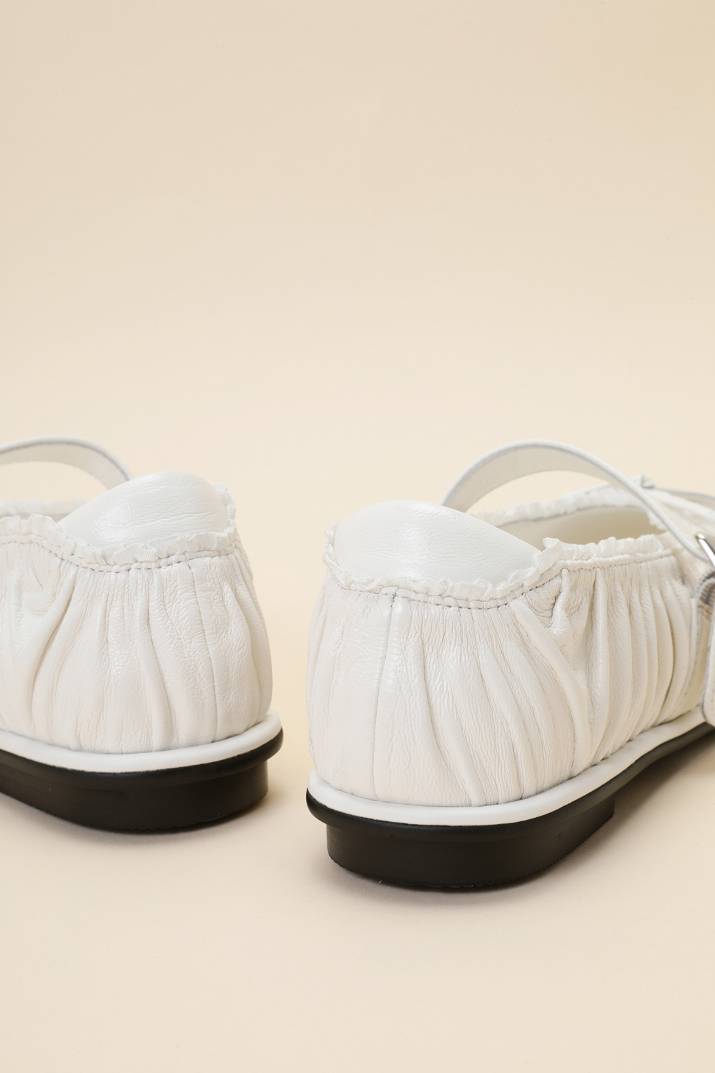 SUECOMMA BONNIE - 플랫 - Wrinkle ruffle mary jane flat(white)