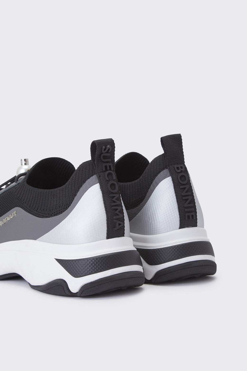 SUECOMMA BONNIE] Pearl stopper knit sneakers(black)