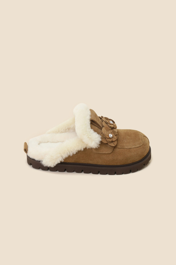 SUECOMMA BONNIE - 샌들 - [김나영 착용]Fur flower mule(beige)