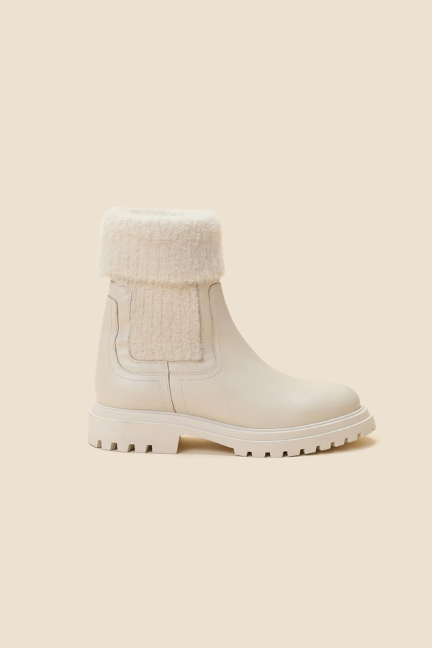 SUECOMMA BONNIE - 부츠/워커 - Fuzzy chelsea boots(ivory)