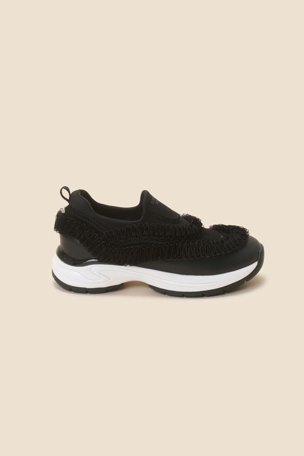 SUECOMMA BONNIE - 스니커즈 - Ruffle slip-on sneakers(black)