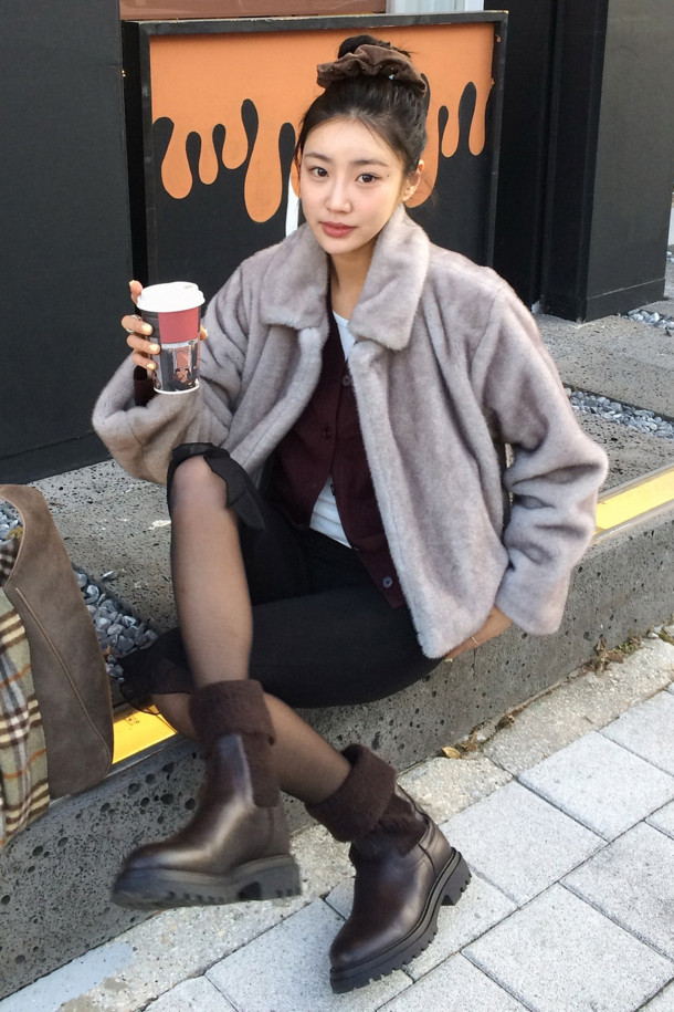 SUECOMMA BONNIE - 부츠/워커 - Fuzzy chelsea boots(brown)