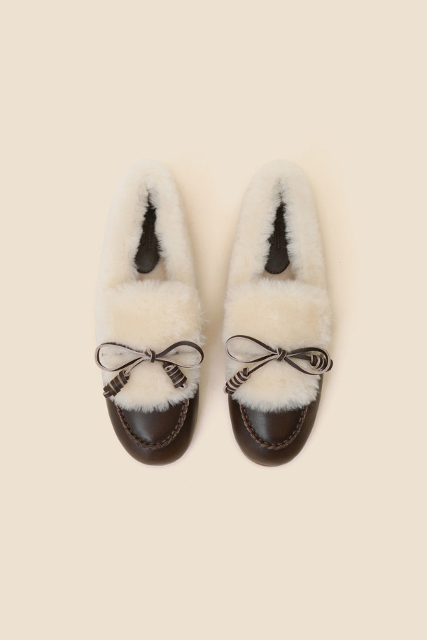 SUECOMMA BONNIE - 로퍼 - [김나영 착용]Fur ribbon loafer(brown)