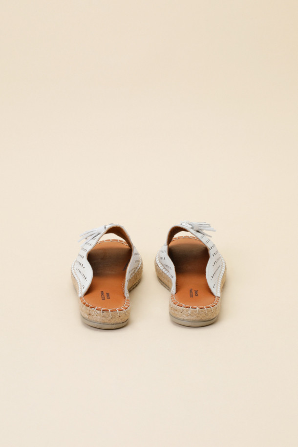 SUECOMMA BONNIE - 샌들 - Tassel point sandal(white)