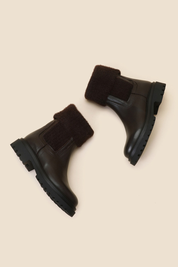 SUECOMMA BONNIE - 부츠/워커 - Fuzzy chelsea boots(brown)