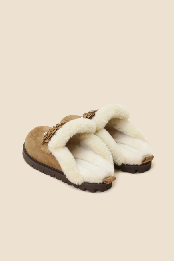 SUECOMMA BONNIE - 샌들 - [김나영 착용]Fur flower mule(beige)