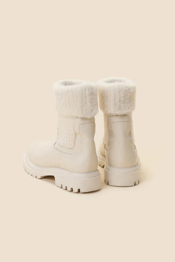 SUECOMMA BONNIE - 부츠/워커 - Fuzzy chelsea boots(ivory)