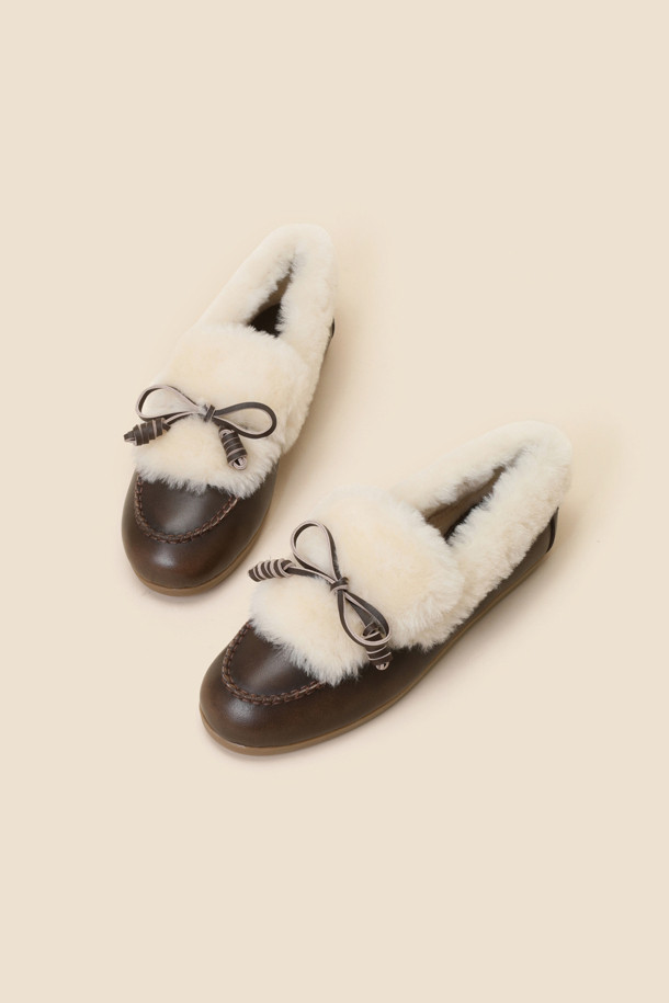 SUECOMMA BONNIE - 로퍼 - [김나영 착용]Fur ribbon loafer(brown)