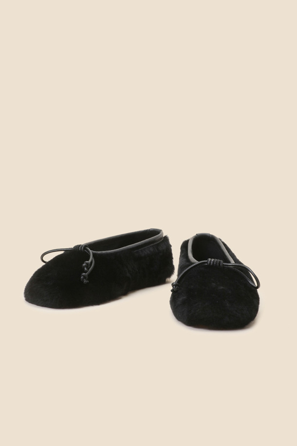 SUECOMMA BONNIE - 플랫 - Ribbon fur flat shoes(black)