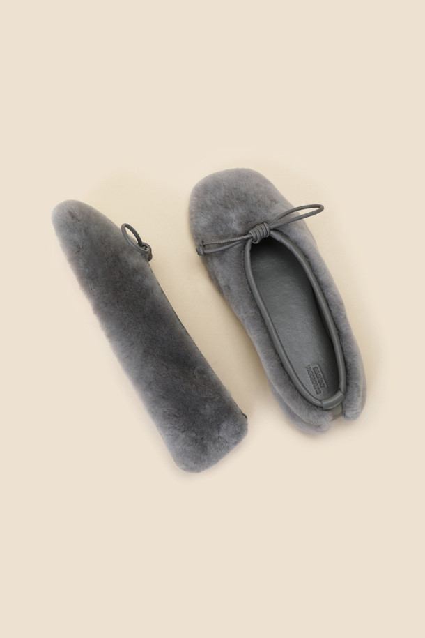 SUECOMMA BONNIE - 플랫 - Ribbon fur flat shoes(grey)