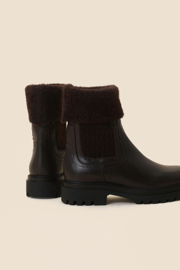 SUECOMMA BONNIE - 부츠/워커 - Fuzzy chelsea boots(brown)