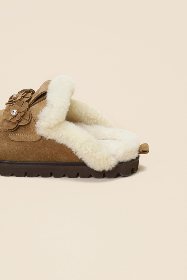 SUECOMMA BONNIE - 샌들 - [김나영 착용]Fur flower mule(beige)