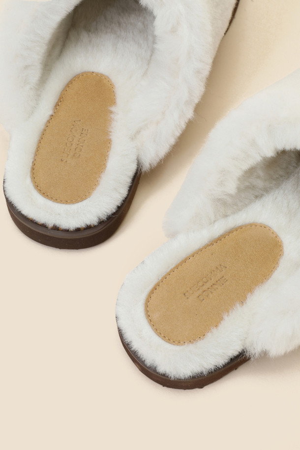 SUECOMMA BONNIE - 샌들 - Cozy fur mule(brown)