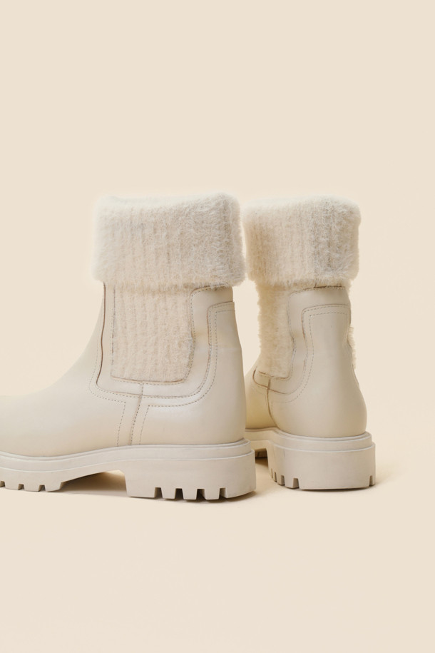 SUECOMMA BONNIE - 부츠/워커 - Fuzzy chelsea boots(ivory)