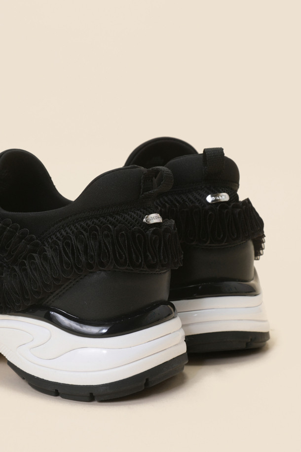 SUECOMMA BONNIE - 스니커즈 - Ruffle slip-on sneakers(black)