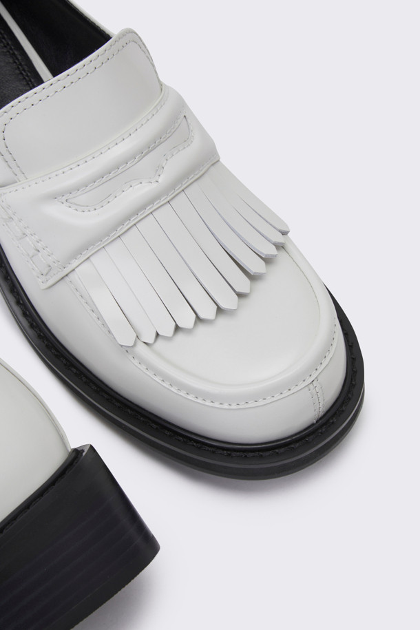 SUECOMMA BONNIE - 로퍼 - Fringe loafer(white)