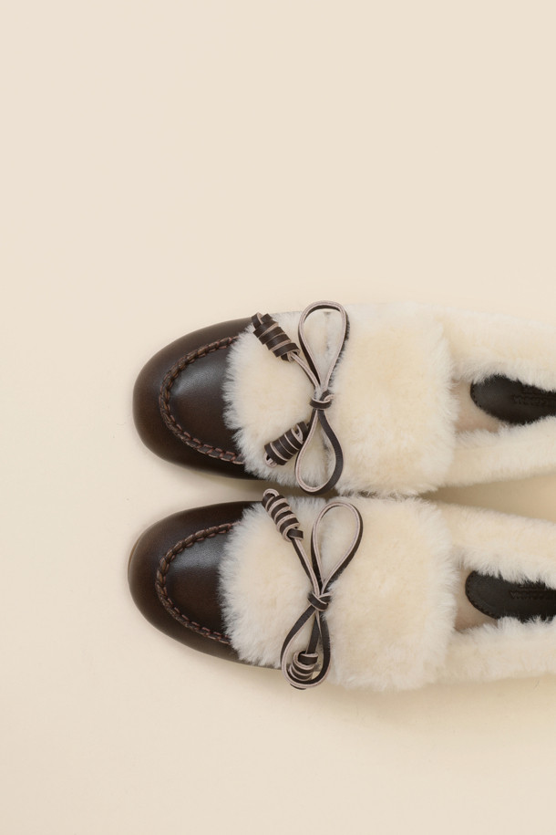 SUECOMMA BONNIE - 로퍼 - [김나영 착용]Fur ribbon loafer(brown)