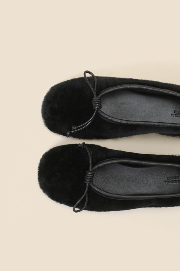 SUECOMMA BONNIE - 플랫 - Ribbon fur flat shoes(black)